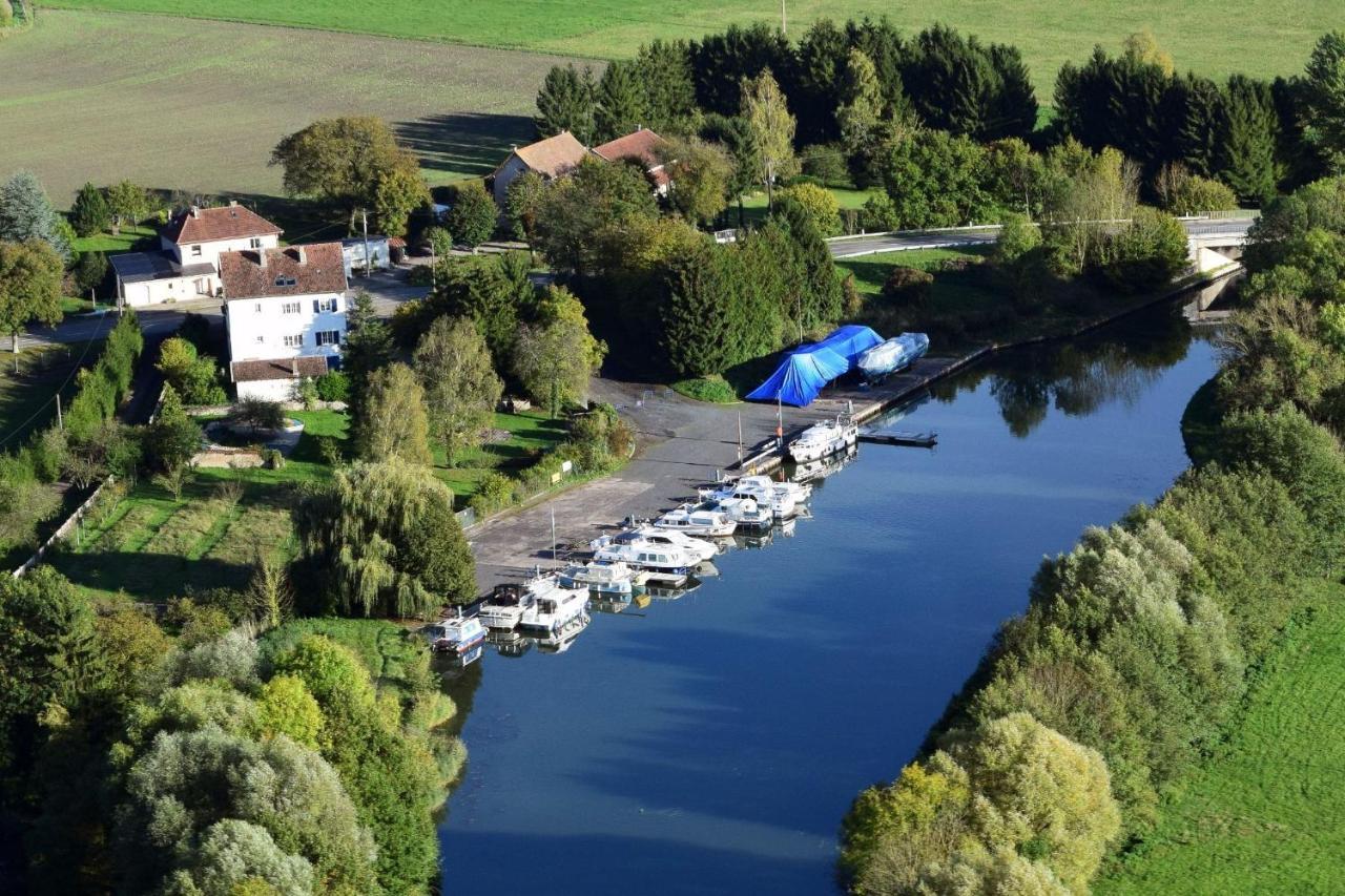 Villa Domaine Du Port Sainte Marie Maizieres-les-Vic Esterno foto